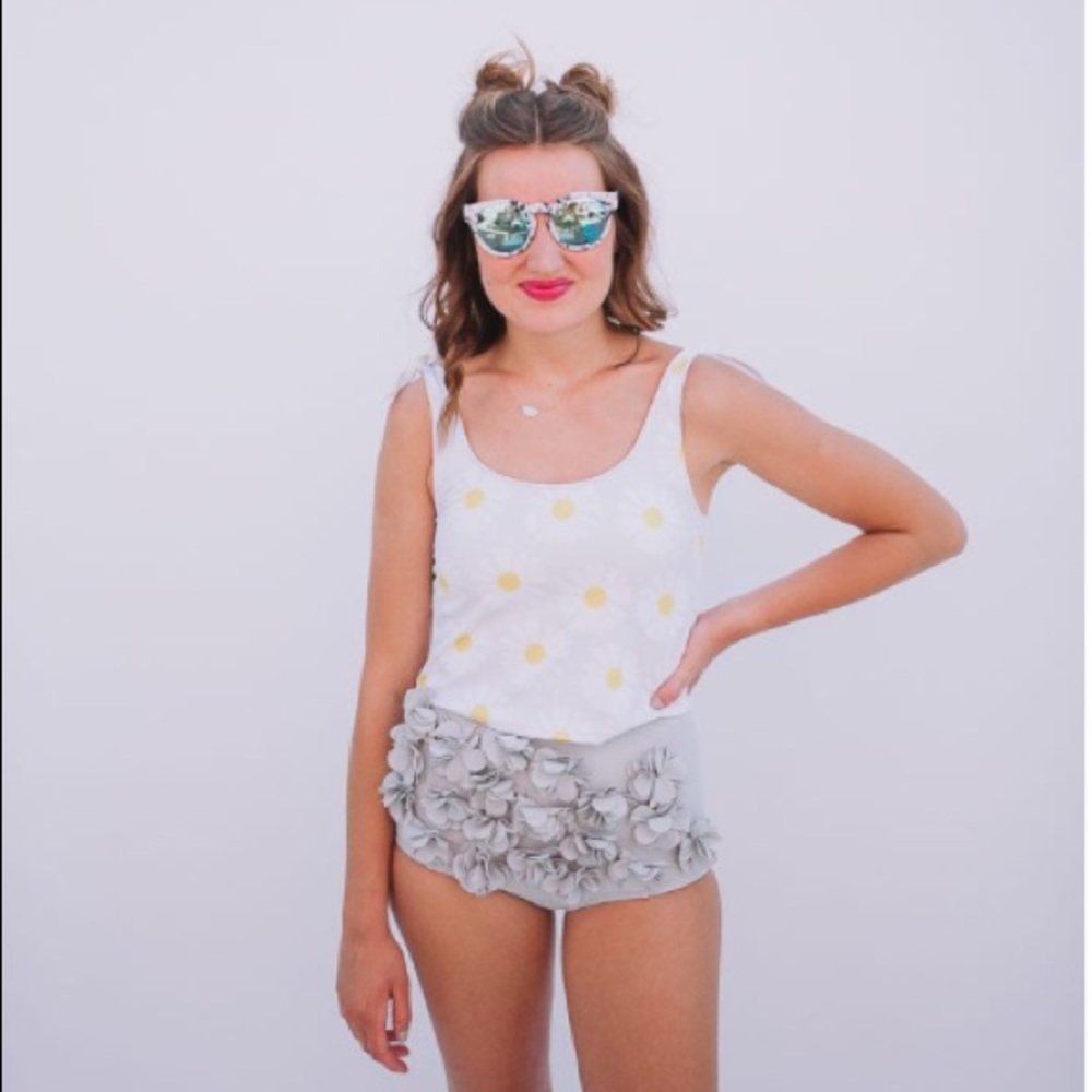 Kortni Jeane XS bottoms. Grey- BNWT